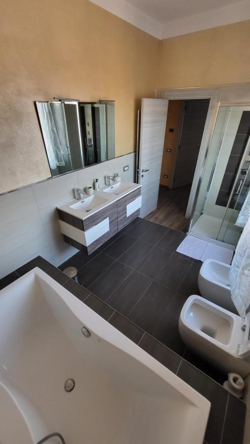 La Casa Del Buonviaggio Apartment ลาสเปเซีย ภายนอก รูปภาพ